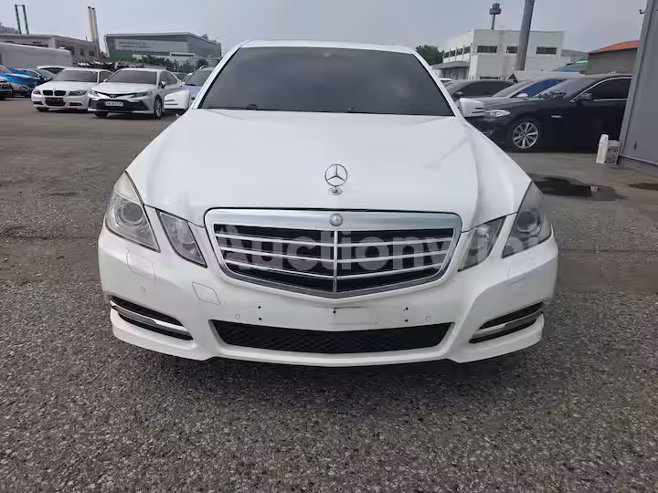 Mercedes Benz E Class 2013 — 12
