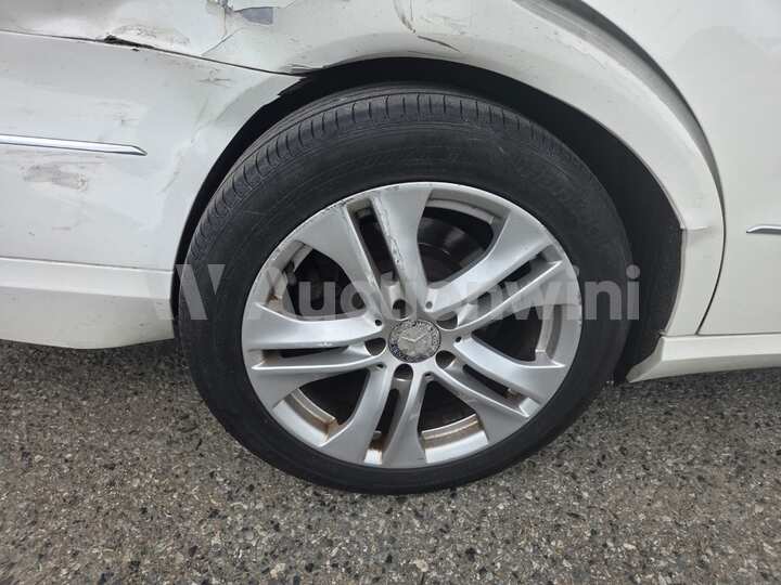 Mercedes Benz E Class 2013 — 19