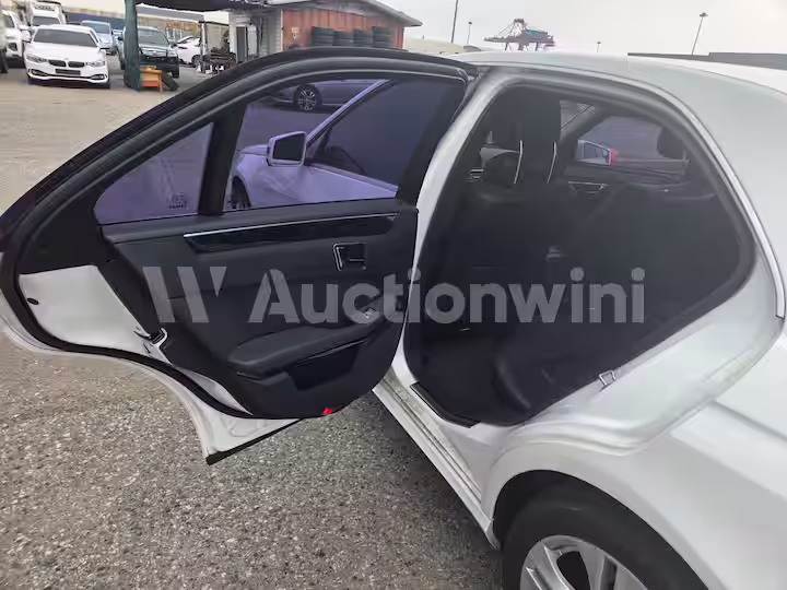 Mercedes Benz E Class 2013 — 28