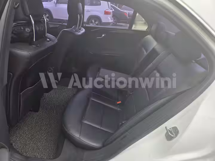 Mercedes Benz E Class 2013 — 29