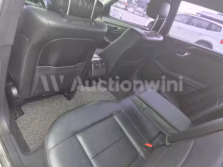 Mercedes Benz E Class 2013 — 30