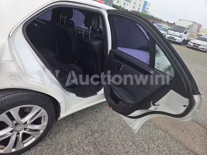 Mercedes Benz E Class 2013 — 31