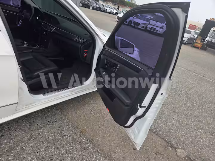 Mercedes Benz E Class 2013 — 32