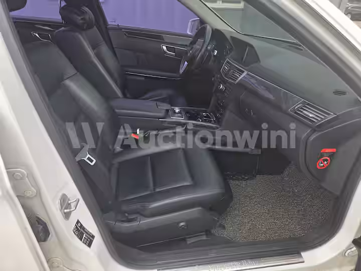 Mercedes Benz E Class 2013 — 33
