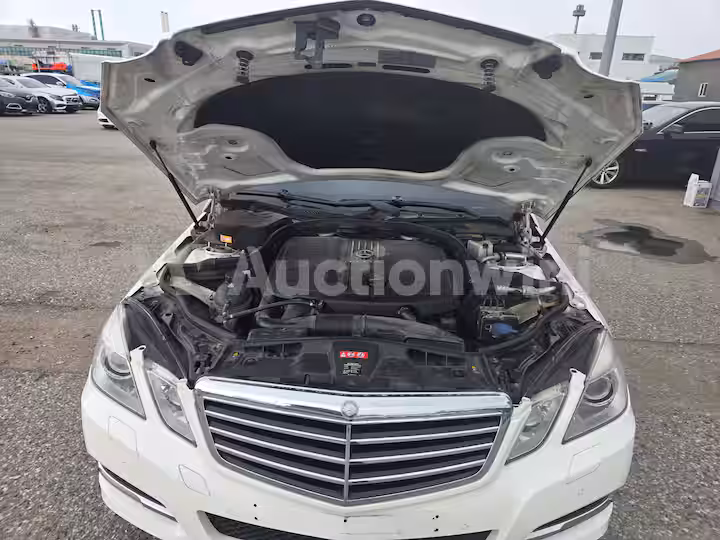 Mercedes Benz E Class 2013 — 34