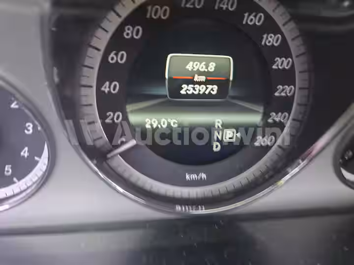 Mercedes Benz E Class 2013 — 52