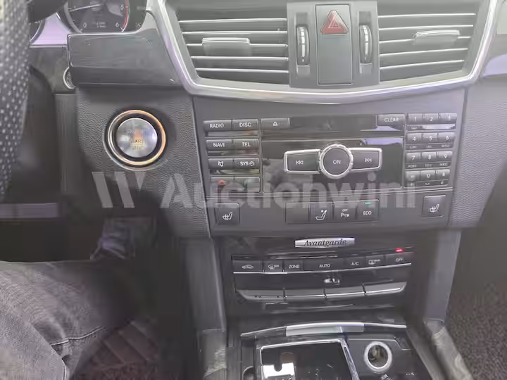 Mercedes Benz E Class 2013 — 56