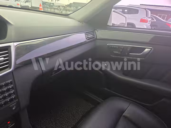Mercedes Benz E Class 2013 — 60