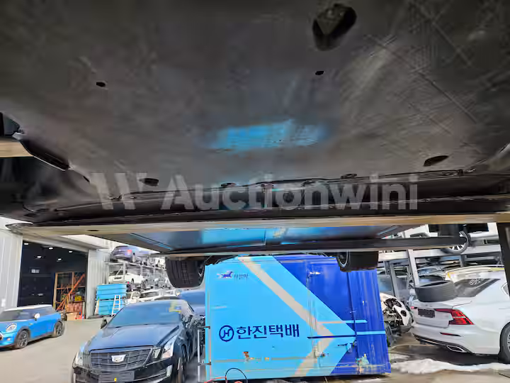 Tesla Model Y 2024 — 11