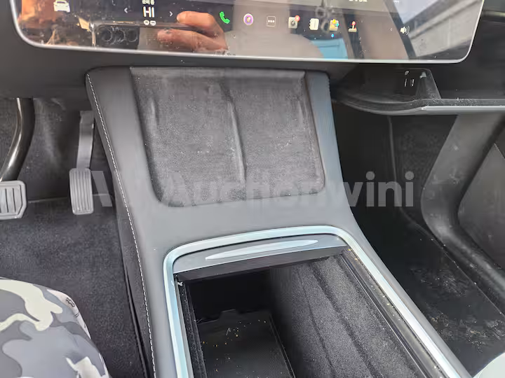 Tesla Model Y 2024 — 19