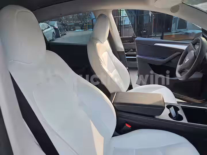 Tesla Model Y 2024 — 20