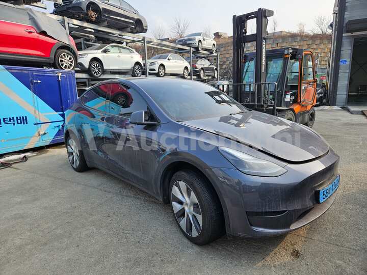 Tesla Model Y 2024 — 3