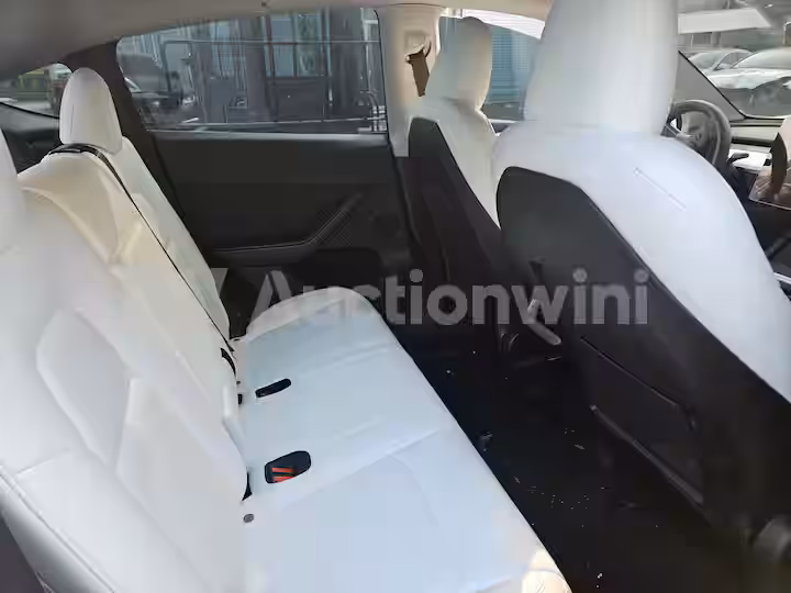 Tesla Model Y 2024 — 22