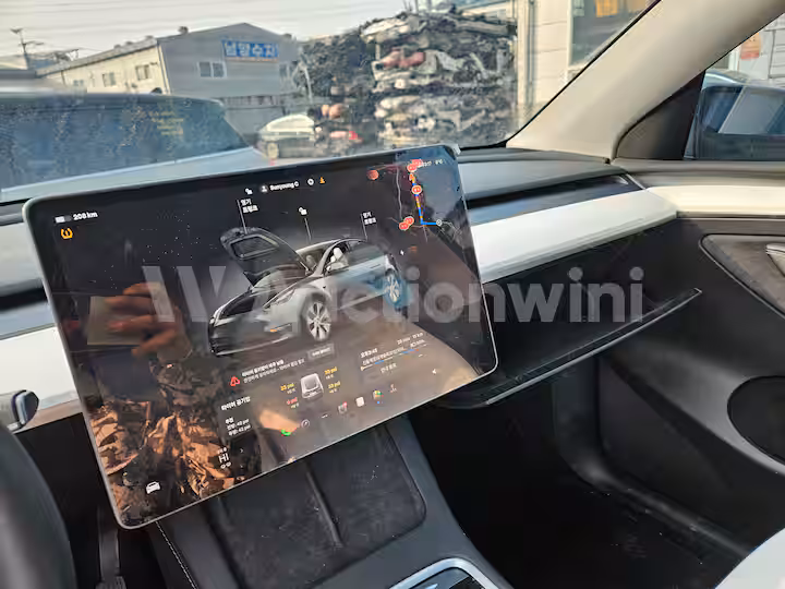 Tesla Model Y 2024 — 26