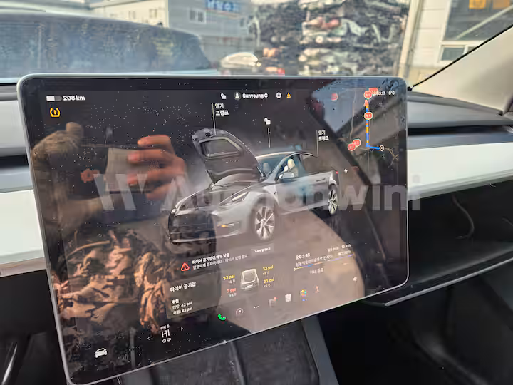 Tesla Model Y 2024 — 27