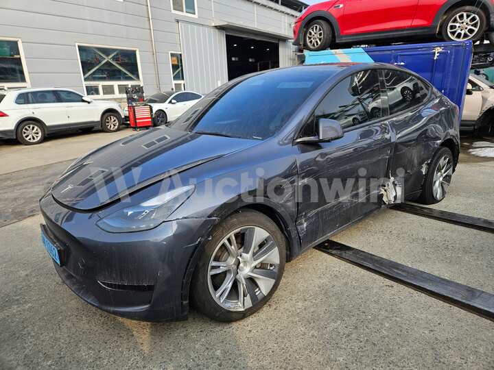 Tesla Model Y 2024 — 4