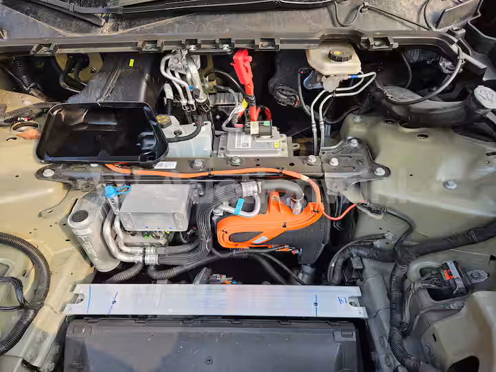 Tesla Model Y 2024 — 32