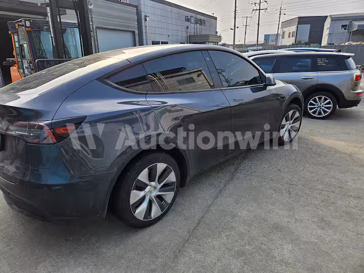 Tesla Model Y 2024 — 5