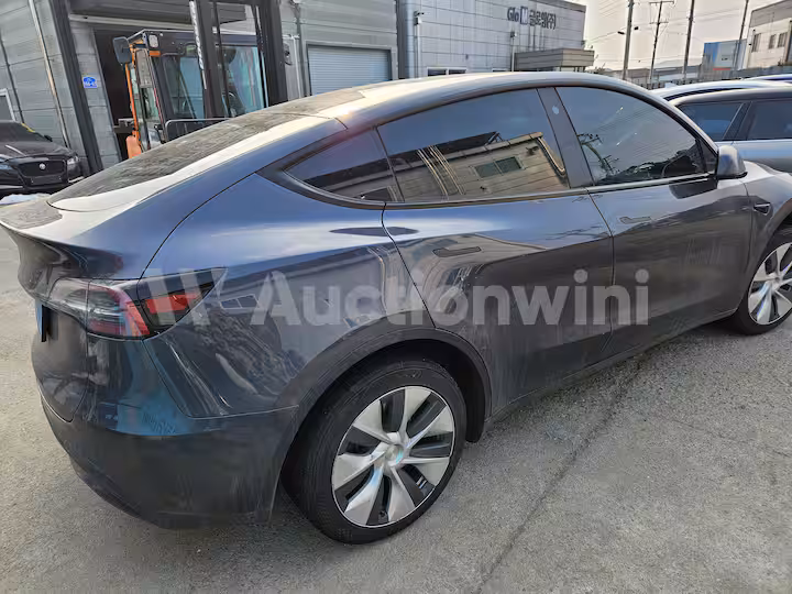 Tesla Model Y 2024 — 6