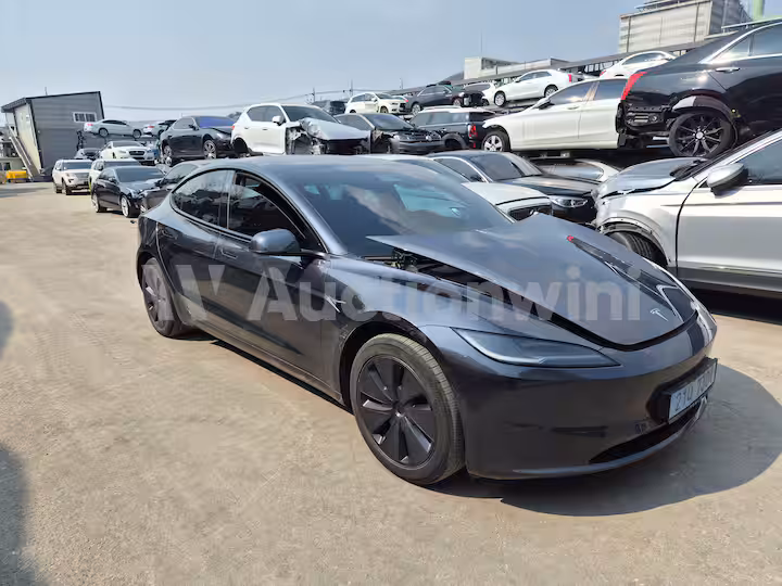 Tesla Model 3 2024 — 2