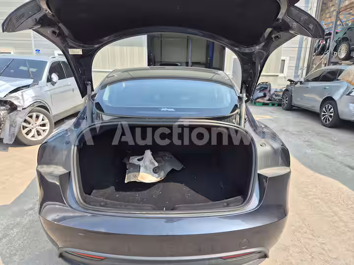 Tesla Model 3 2024 — 11