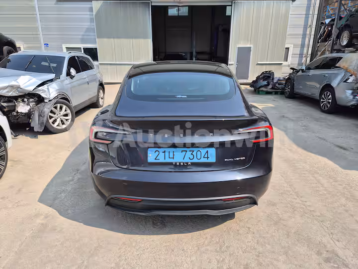 Tesla Model 3 2024 — 12