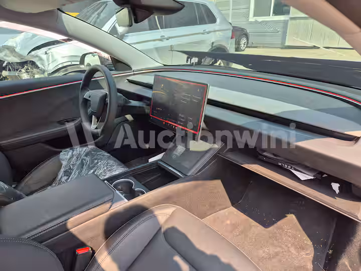 Tesla Model 3 2024 — 14