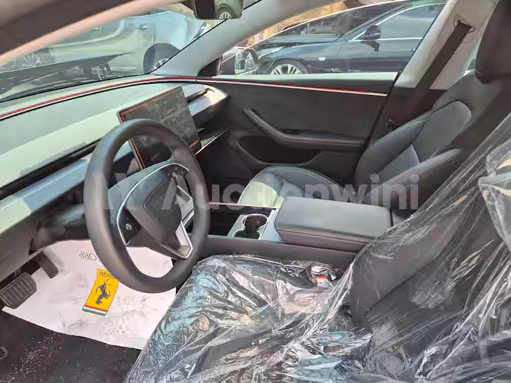 Tesla Model 3 2024 — 15