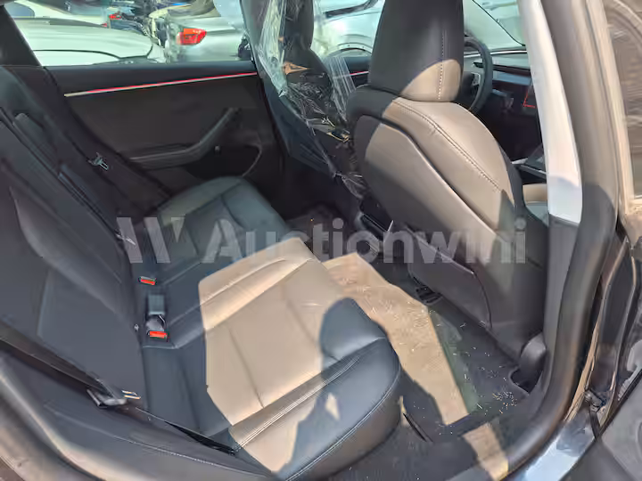 Tesla Model 3 2024 — 17
