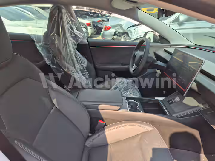 Tesla Model 3 2024 — 18