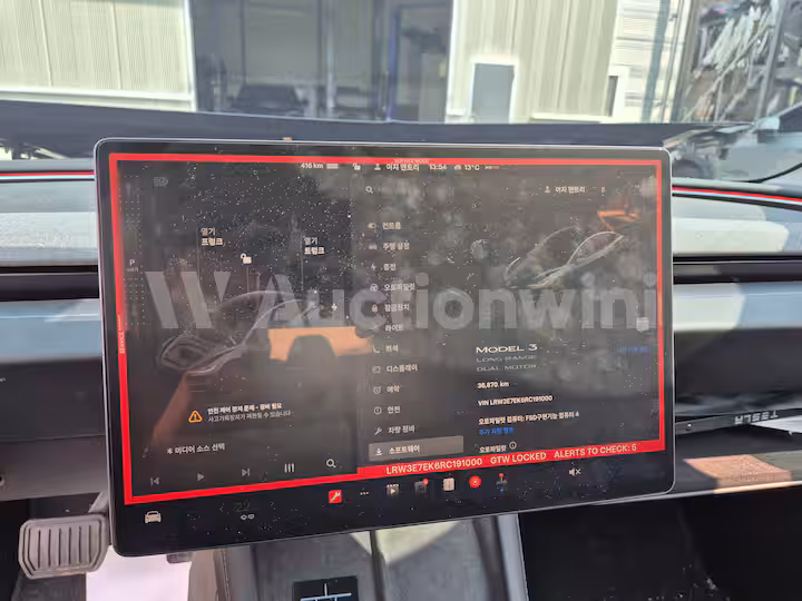 Tesla Model 3 2024 — 22