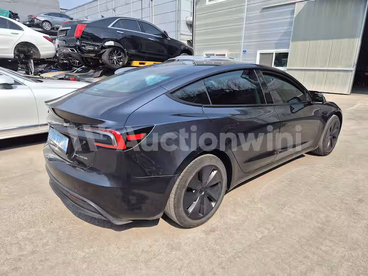 Tesla Model 3 2024 — 7