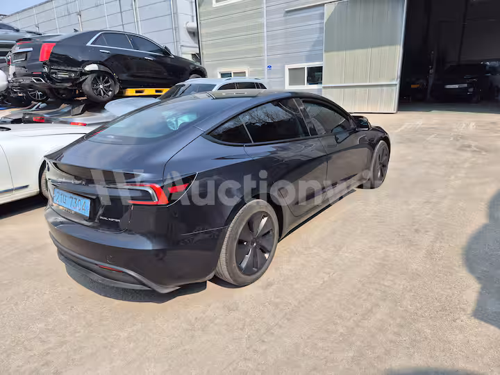 Tesla Model 3 2024 — 8