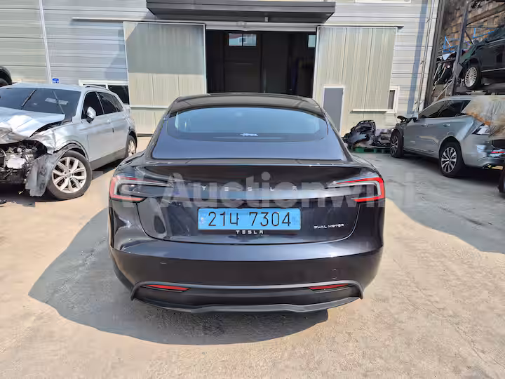 Tesla Model 3 2024 — 9