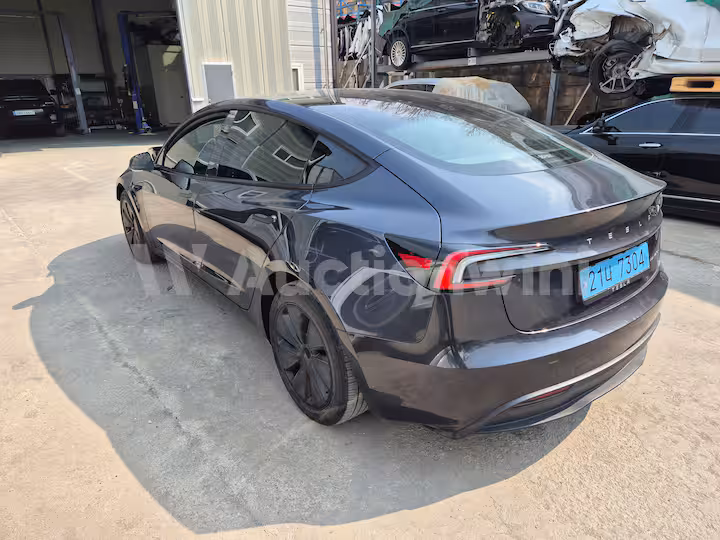 Tesla Model 3 2024 — 10