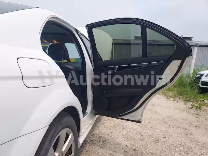 Mercedes Benz C Class 2013 — 28