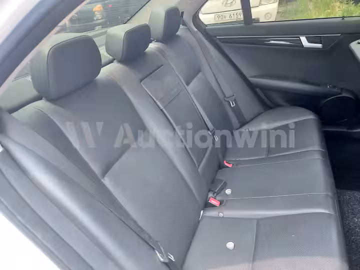 Mercedes Benz C Class 2013 — 31