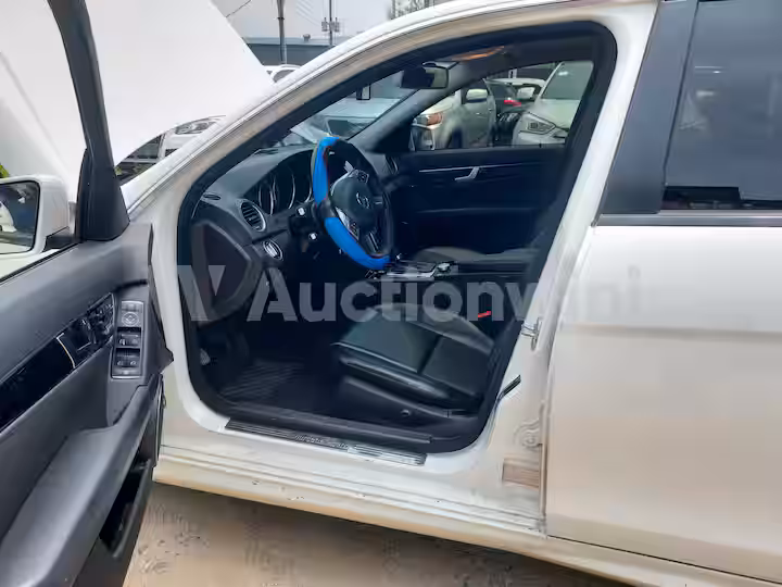 Mercedes Benz C Class 2013 — 35