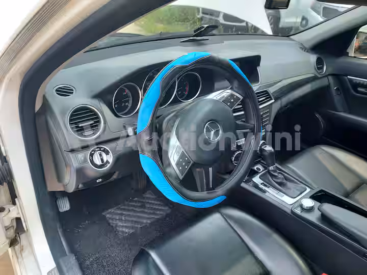 Mercedes Benz C Class 2013 — 37