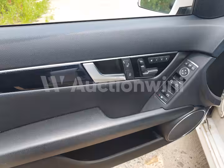 Mercedes Benz C Class 2013 — 39