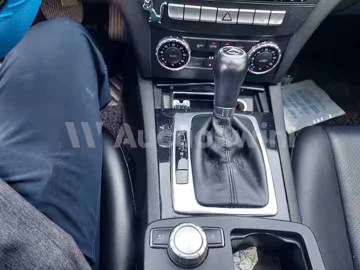 Mercedes Benz C Class 2013 — 44