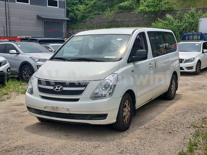 Hyundai Starex 2011 — 2
