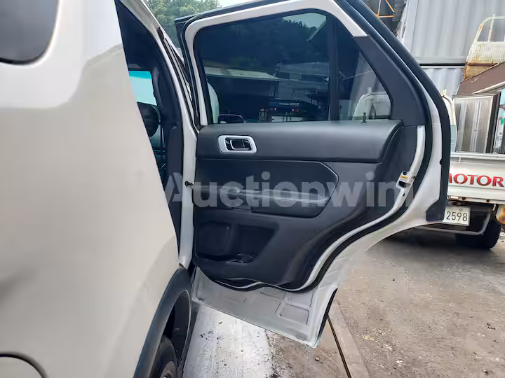 Ford Explorer 2014 — 32