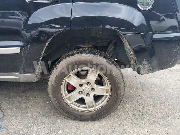 Jeep Cherokee 2005 — 14