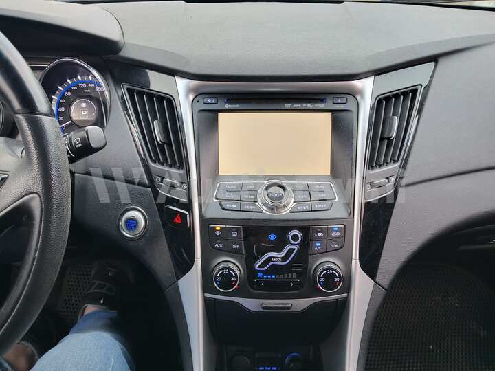 Hyundai Sonata 2010 — 40
