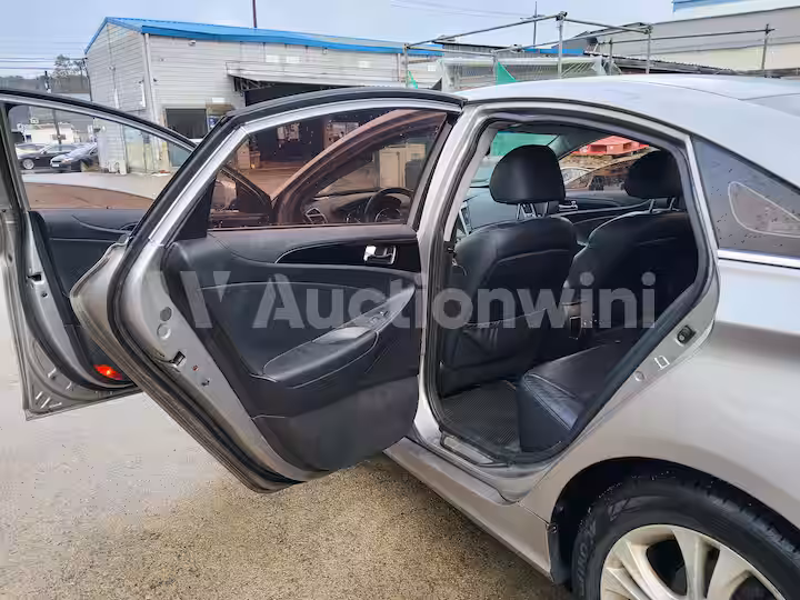 Hyundai Sonata 2010 — 48