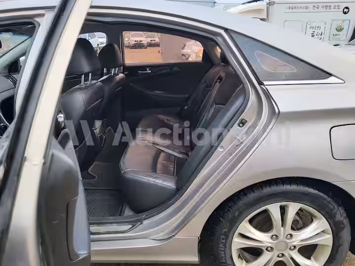 Hyundai Sonata 2010 — 49