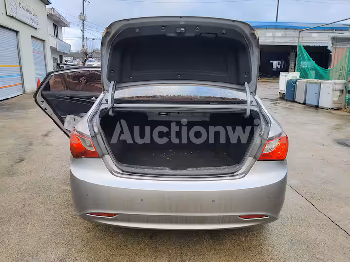 Hyundai Sonata 2010 — 52
