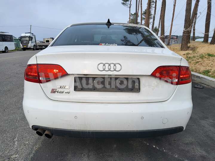 Audi A4 2010 — 5