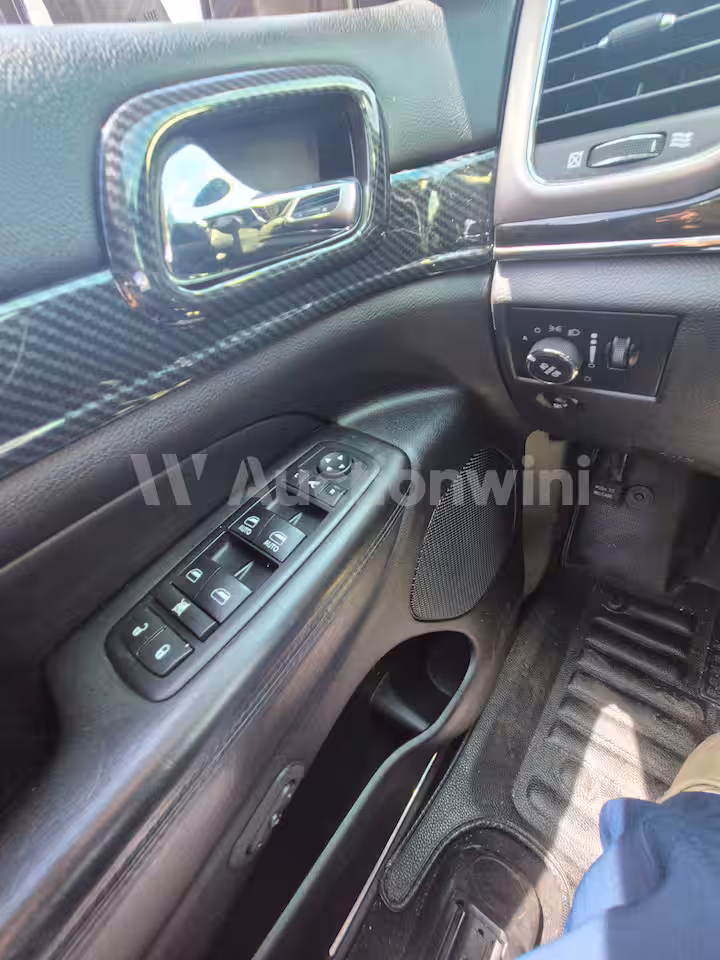 Jeep Cherokee 2012 — 24